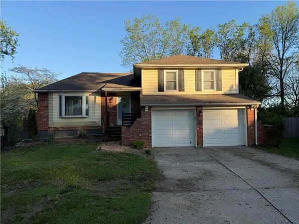 2904 NW Bedford Ct, Blue Springs, MO 64015