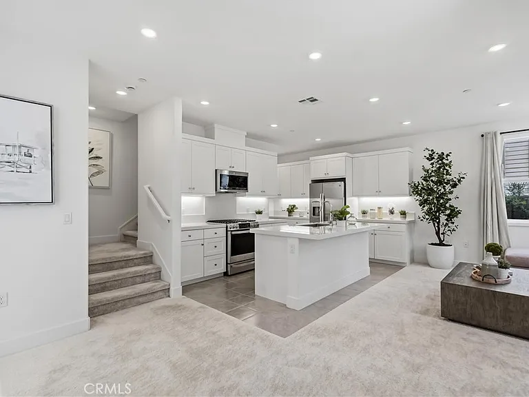 208 Yerba — Photo 2