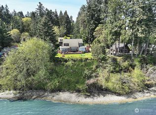 9202 SW Harbor Dr, Vashon, WA 98070