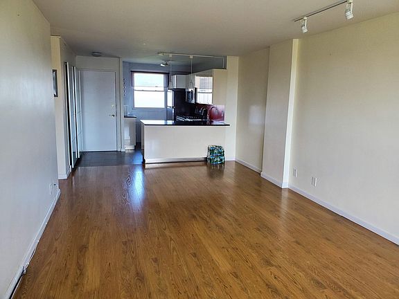 3rd image of 91 Strawberry Hill Ave #1140