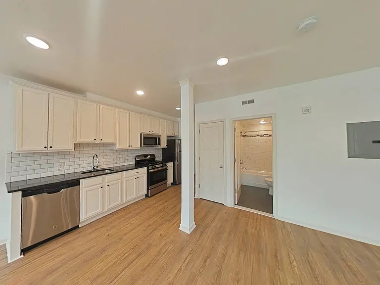 4114 Lauriston Street — Photo 17