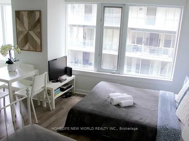 210 Victoria St #909 — Photo 2