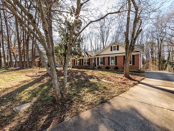 2nd image of 7614 Surreywood Pl
