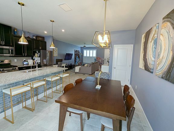 5th image of 15396 Caravan Ave