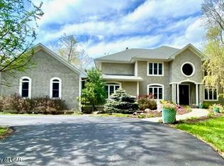 70 Ice Lake Dr, Mountain Top, PA 18707