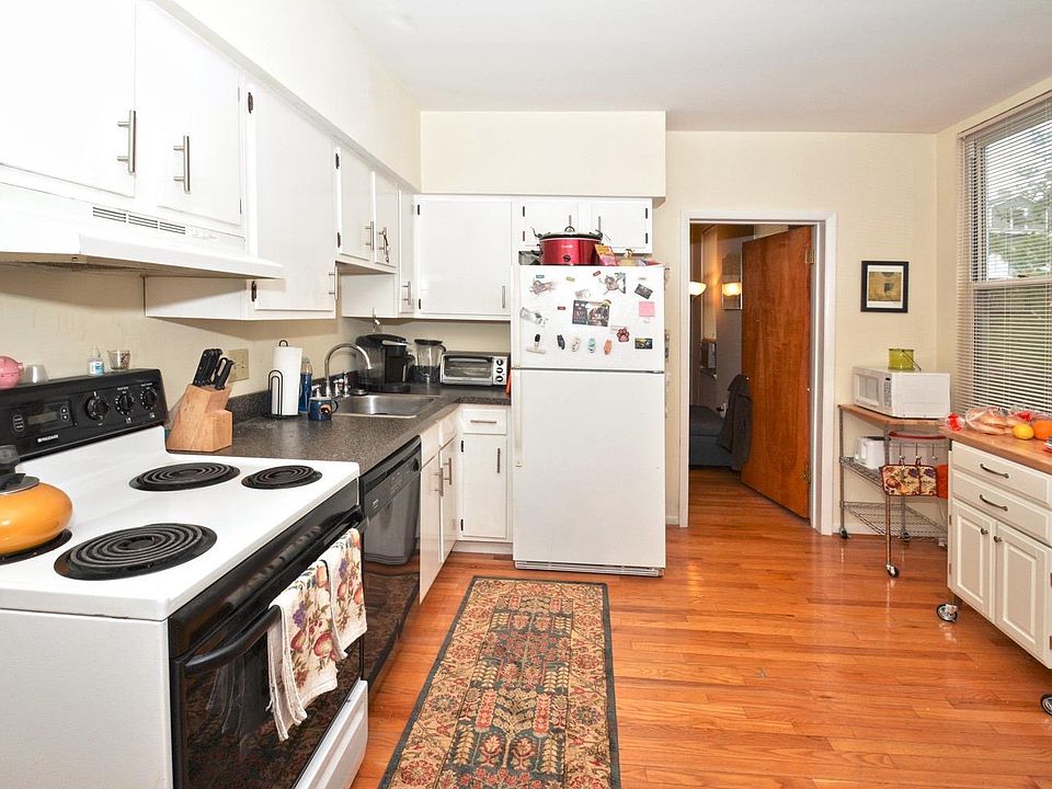 2nd image of 1001 Parkside Pl APT 4