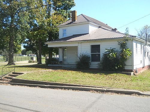 3rd image of 501 E Main St