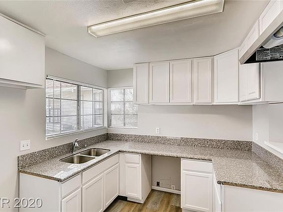 4th image of 764 Whispering Palms Dr