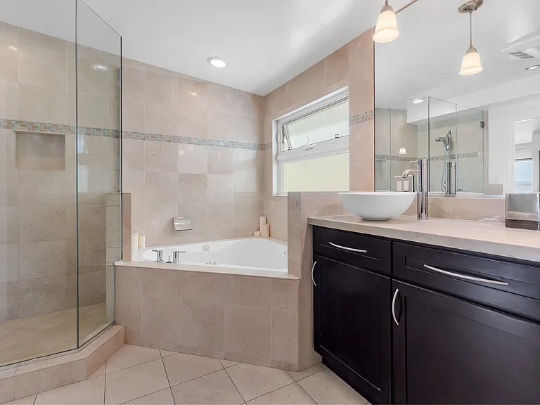 217 Seaview St — Photo 16