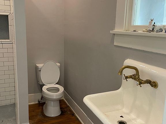 5th image of 517 W Summit Ave