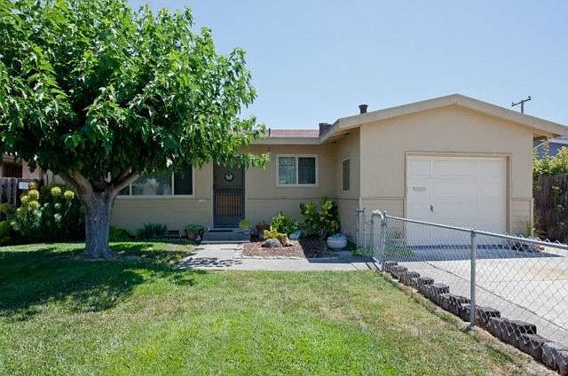 1st image of 2619 Moraine Dr