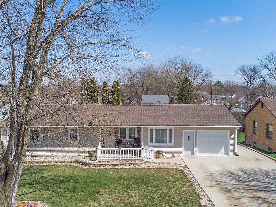 700 Dewey St Jackson Mn 56143 Zillow