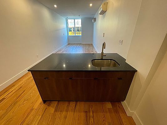 4th image of 1070 Rogers Ave #1L