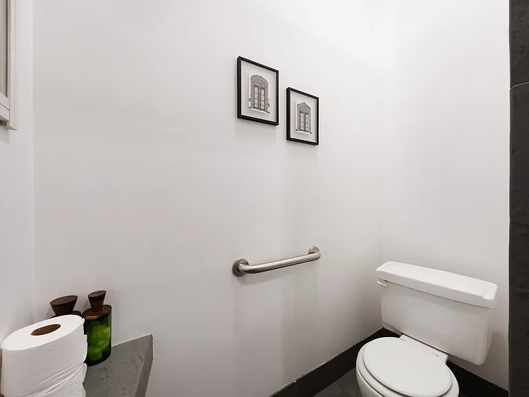 456 W 49th St #1 — Photo 33