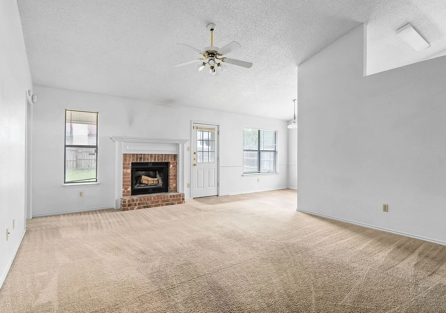 4203 Vicki Drive — Photo 2