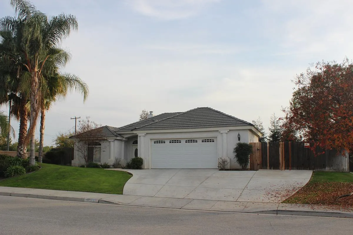 4 bed, 2086 sqft, $2,595 — Photo 2
