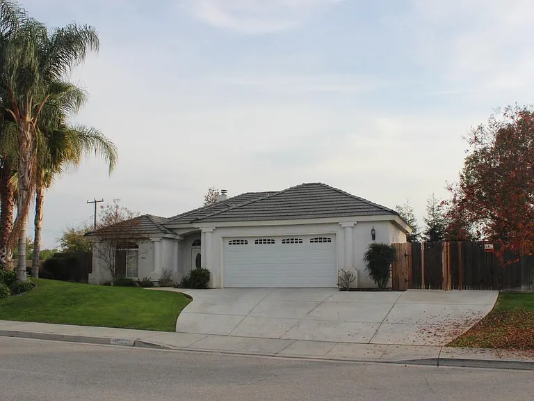 14501 Flower Crest Ave — Photo 2