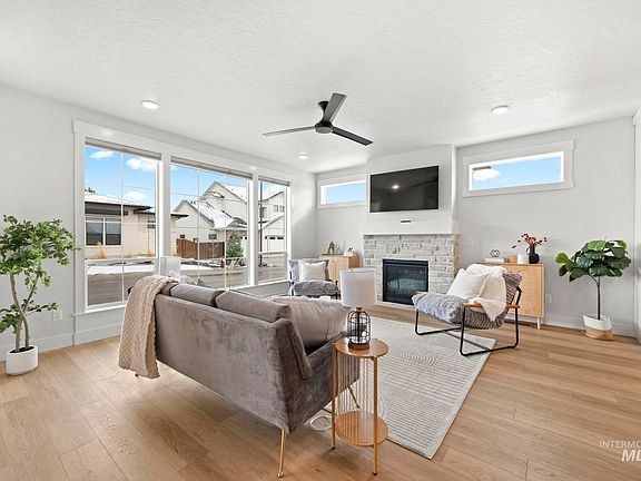 5th image of 2569 S New Haven Ln