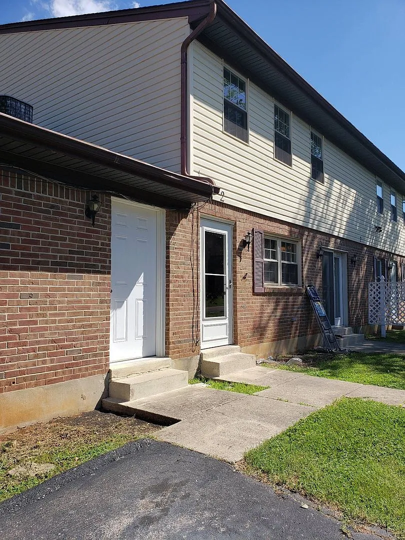 257 University Dr #2 — Photo 1