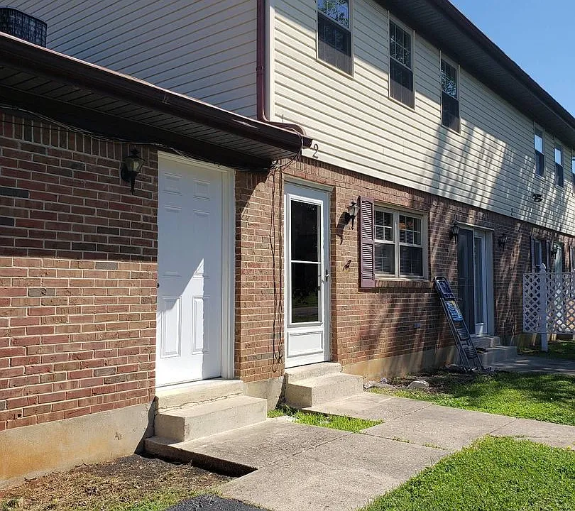 257 University Dr #2