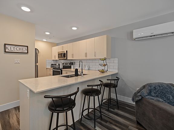 5th image of 29 Stratford Rd #204