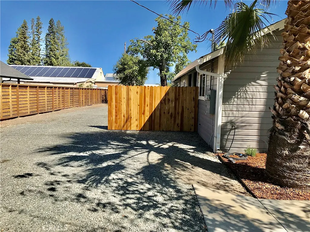 2 bed, 650 sqft, $1,700 — Photo 4