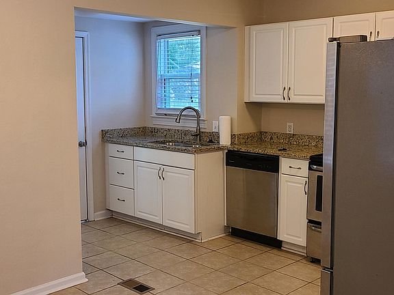 4th image of 619 Lafayette Ter