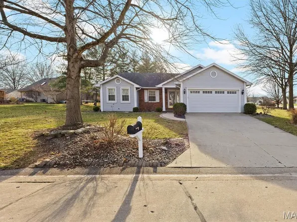 160 Coventry Way, Highland, IL 62249
