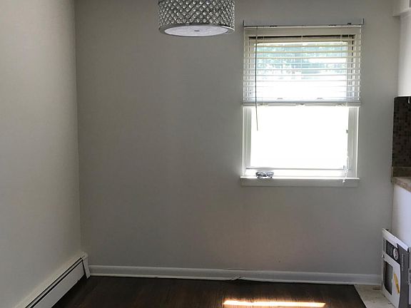 4th image of 456 Grand Ave APT 1A