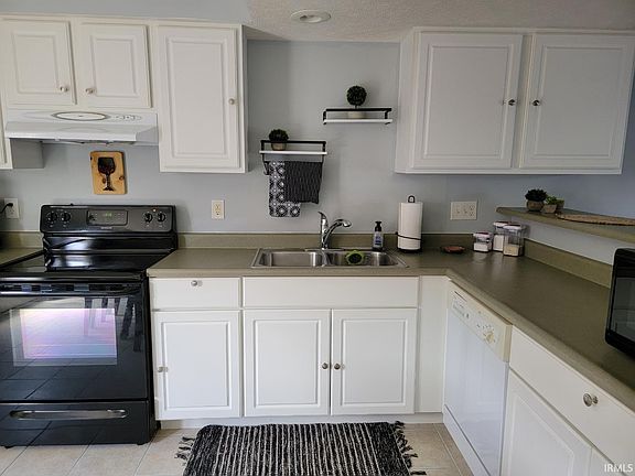 5th image of 3362 S Oaklawn Cir