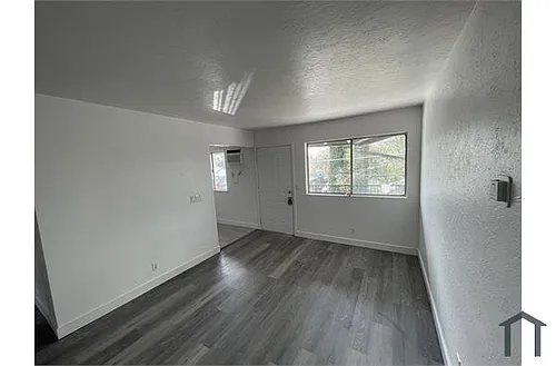 724 Lampasas Ave #4 Photo 1