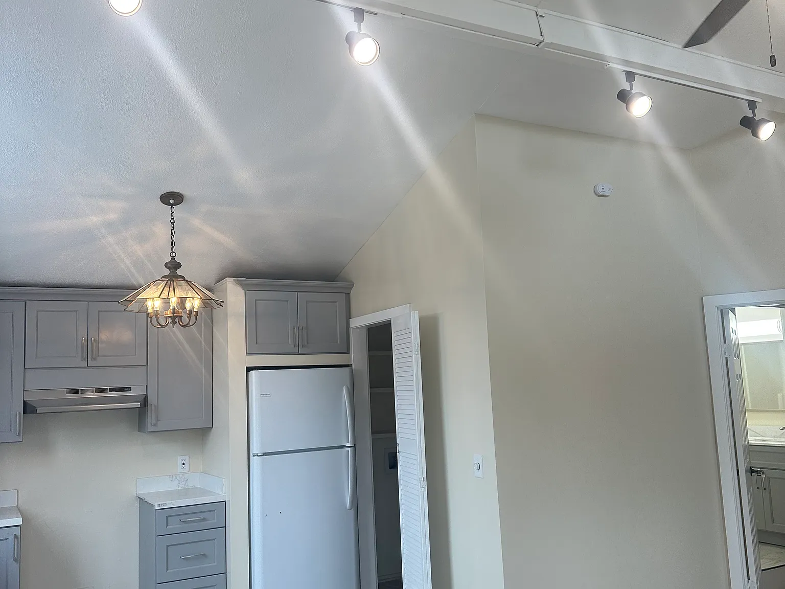 1 bed, 700 sqft, $1,950 — Photo 4