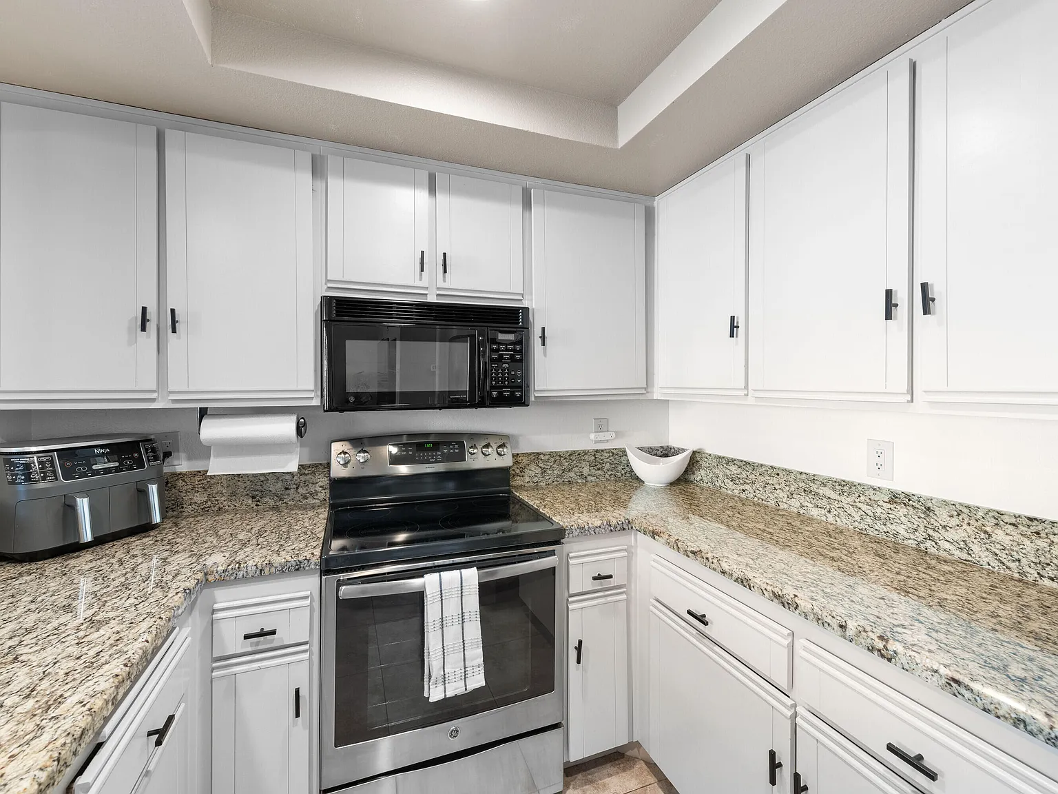 2 bed, 1383 sqft, $3,000 — Photo 4