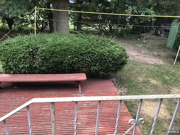 3rd image of 1040 Carnation Dr