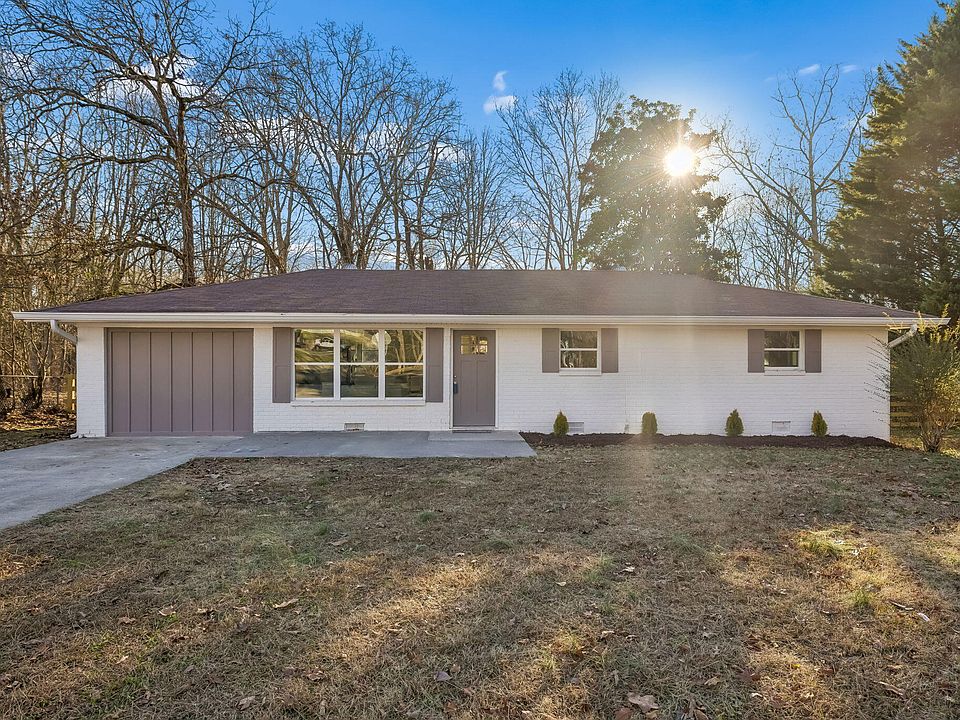 1st image of 840 Forest Dr SE