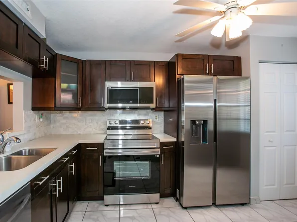 1100 Colony Point Circle #104, Pembroke Pines, FL 33026