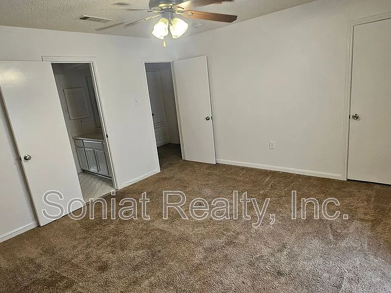 2131 Carondelet St #3 — Photo 8