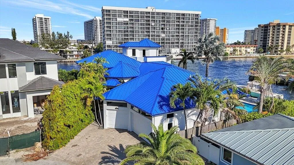 5 bed, 4.0 bath, 4480 sqft, $22,000 — Photo 2