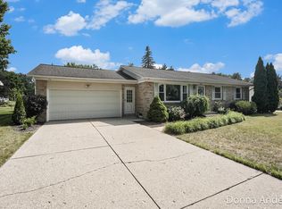 5438 Greenboro Dr SE, Kentwood, MI