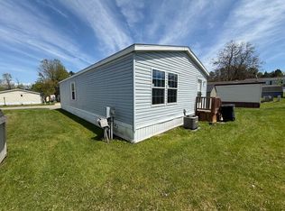 15588 Pine Ridge Dr, Linden, MI 48451
