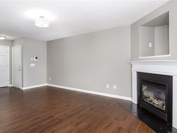 5th image of 4700 Pennoak Ln #C