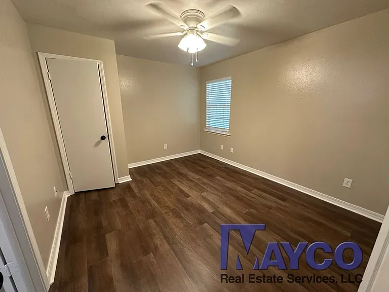 Grand Oaks Apartment Homes — Photo 17