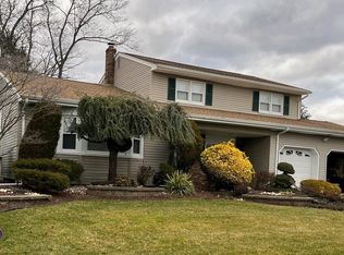 31 Creamer Dr, Sayreville, NJ 08872