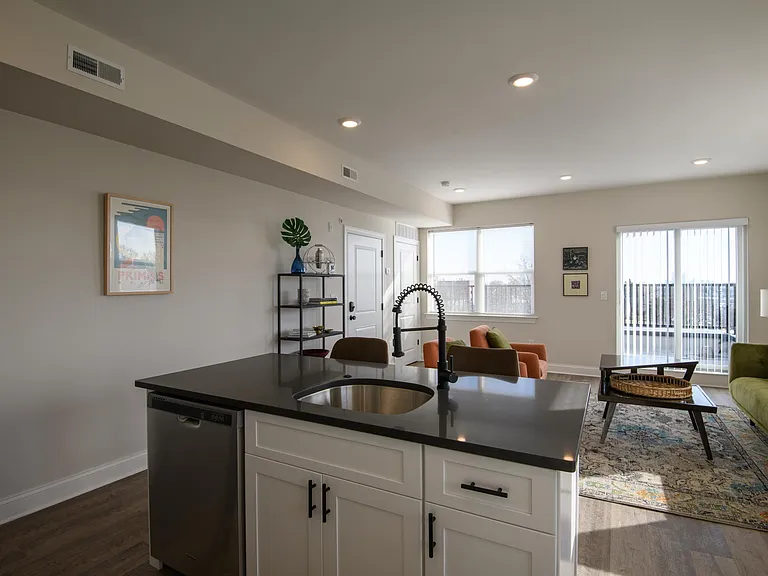 492 Roxborough Ave — Photo 14
