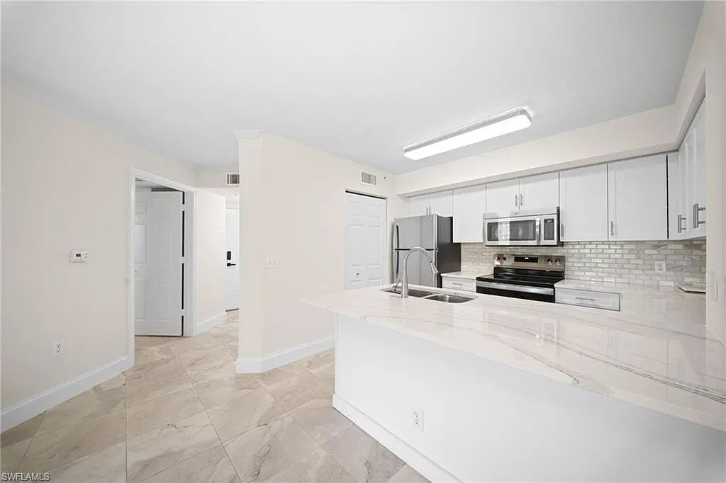 2 bed, 2.0 bath, 1051 sqft, $1,900 — Photo 1