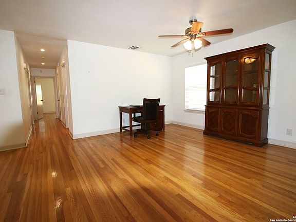 4th image of 226 Pinewood