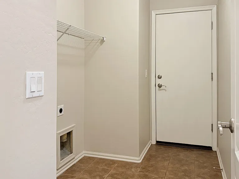 1128 S Olympic Dr — Photo 7