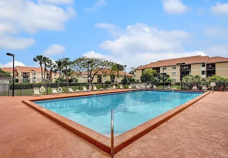 5721 Riverside Dr #103B5 — Photo 3