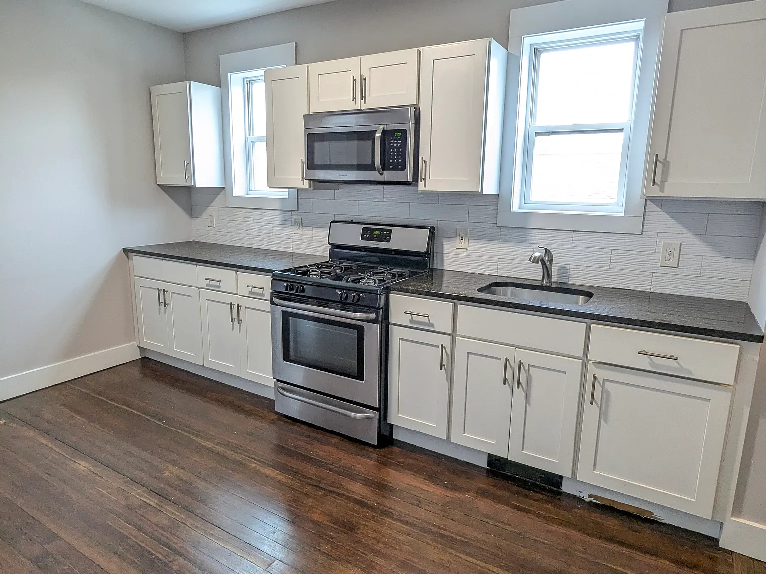 1 bed, $1,300 — Photo 3