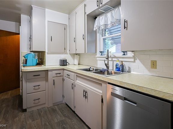 2nd image of 1104 E Broad St